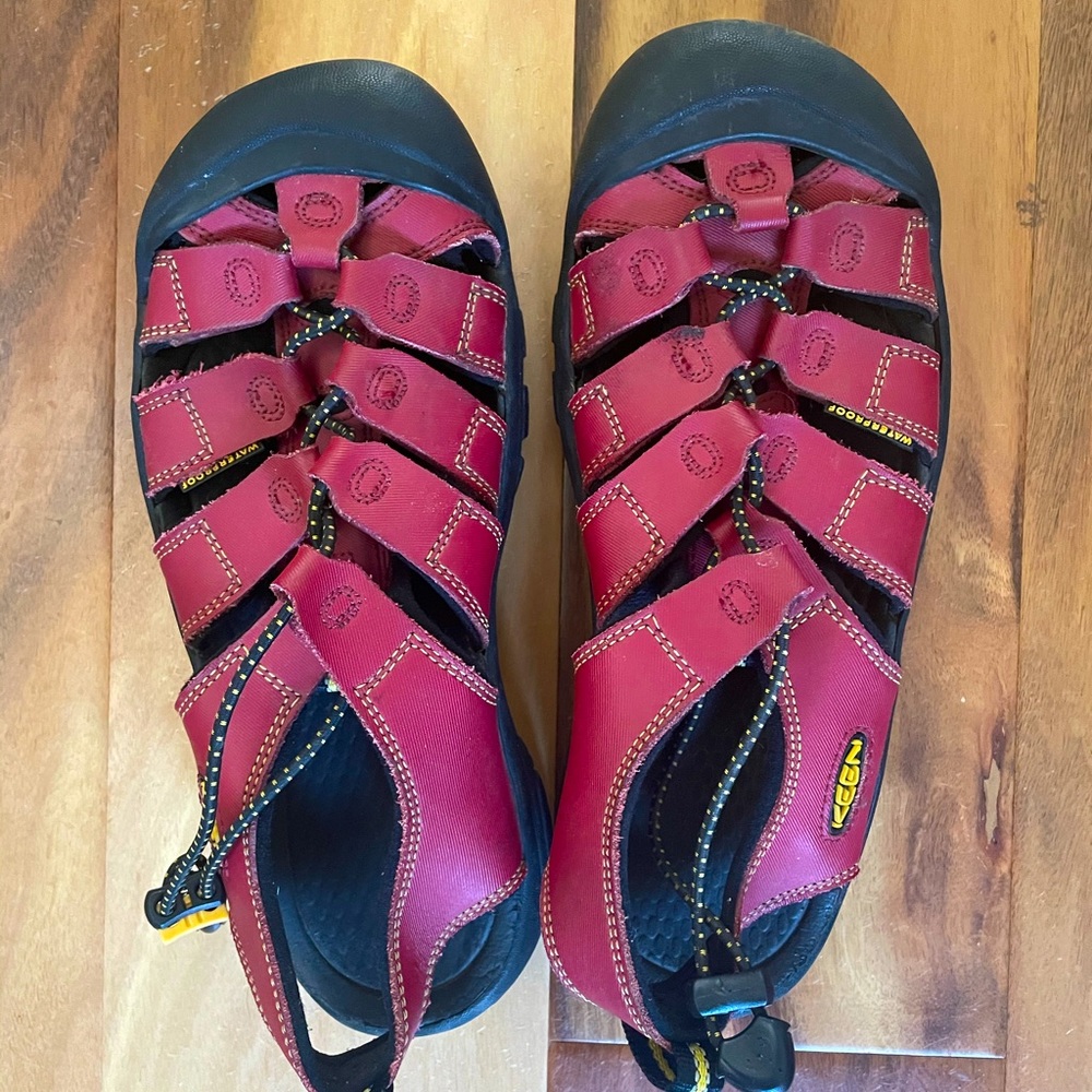 Keen shoe